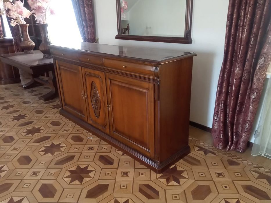 Комод с зеркалом