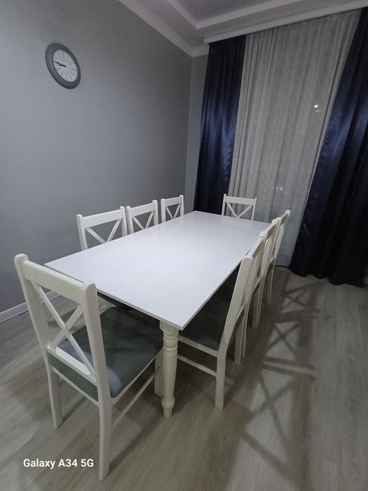 Кухонный стол и стулья