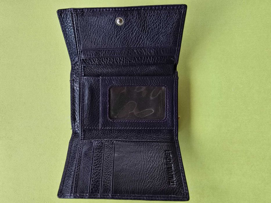 Тъмно лилаво портмоне