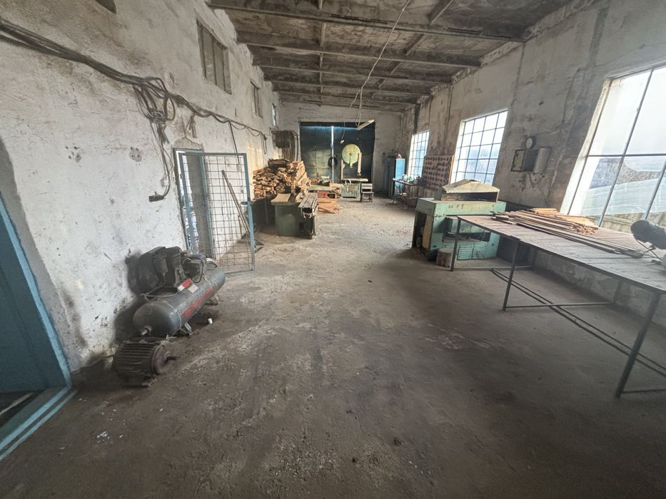 Hala 300 mp+ curte 6000 mp + utilaje de gater - de inchriat in Luguzau