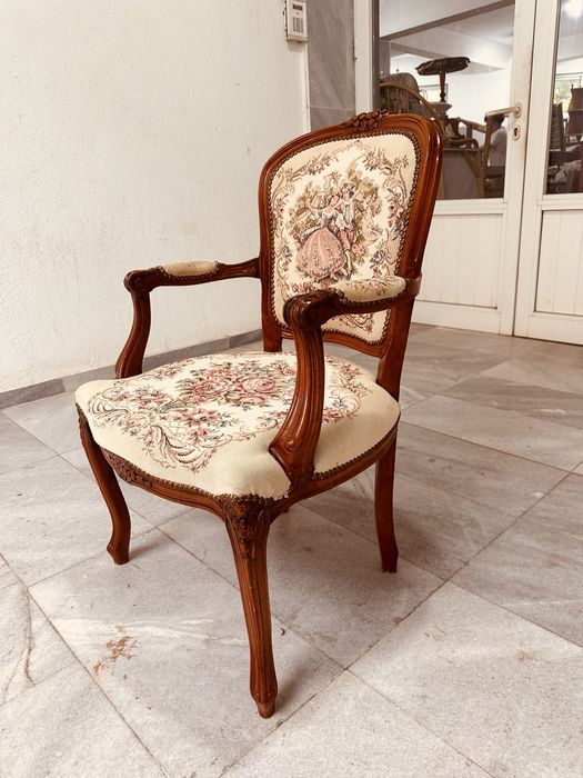 Винтидж фотьойл в стил Louis XV (рококо) – масивно дърво