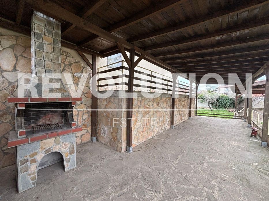 Къща  в гр.Варна, м-т Евксиноград!