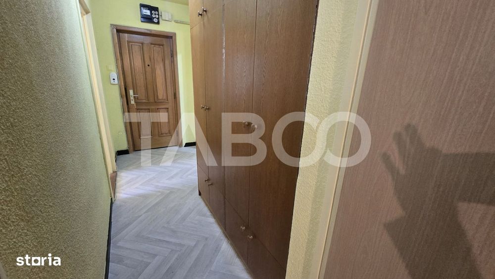 Apartament de vanzare 2 camere decomandate etaj intermediar Strand