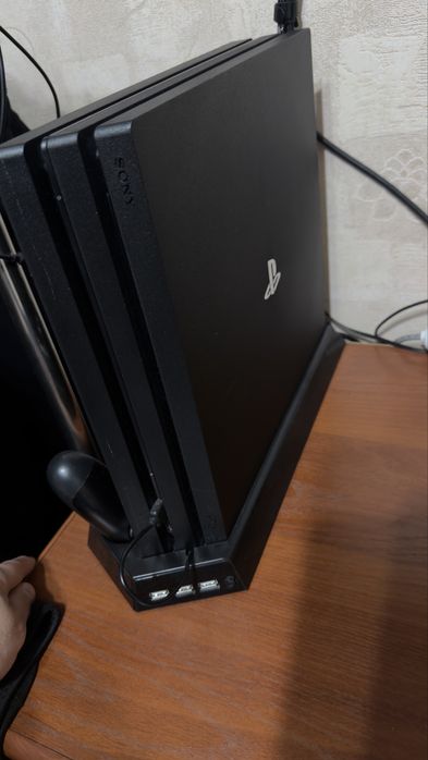 Продам или Обменяю ps4 pro 1 tb на macbook pro