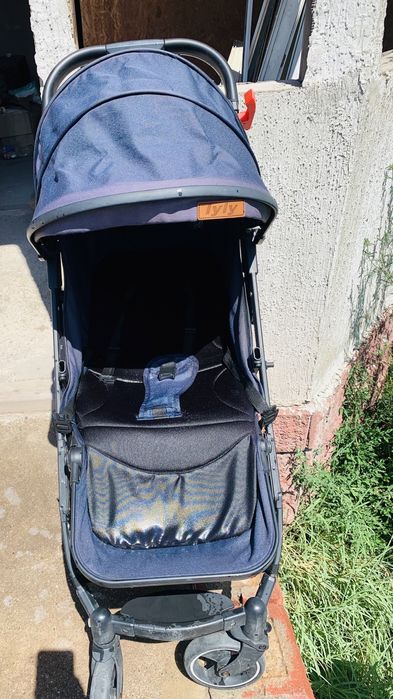 прогулочную детскую коляску,