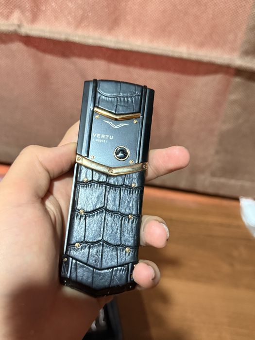 Vertu в отличном состоянии.