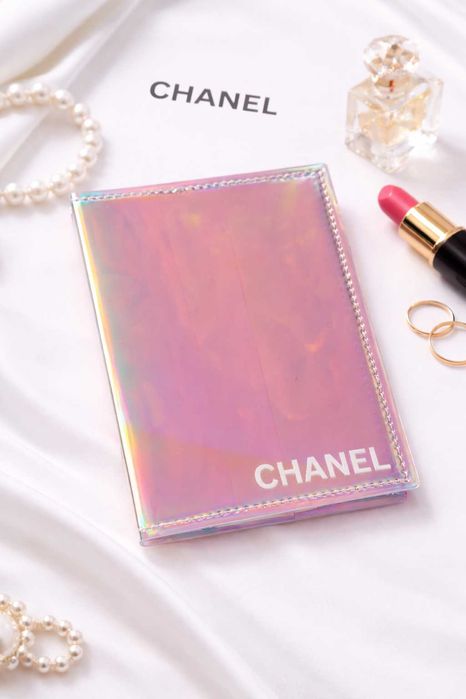 холограмна подвързия за паспорт на шанел chanel нова калъф шарен топ