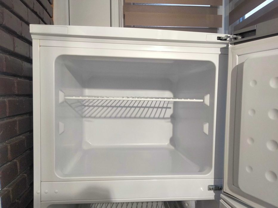 Frigider cu congelator Arctic