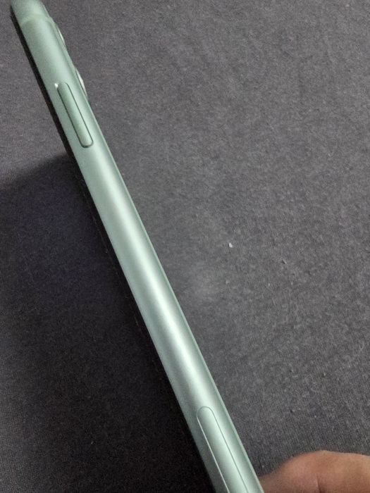 Iphone 11 culoarea verde in stare foarte bună