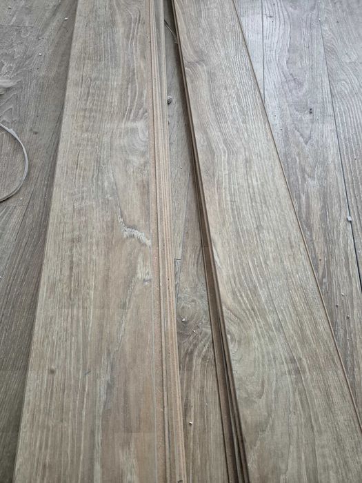 Vand parchet laminat ,origine Franta,grosime 1 cm,latime 12