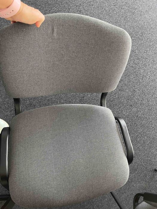 Посетителски стол сив