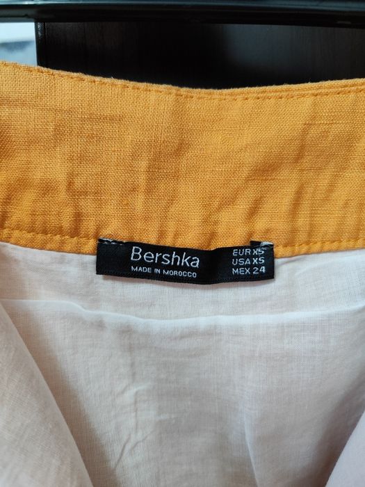 Fusta Bershka - mărime XS