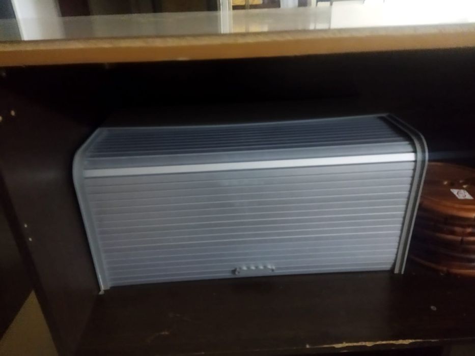 Мебель, для кафе и магазина.