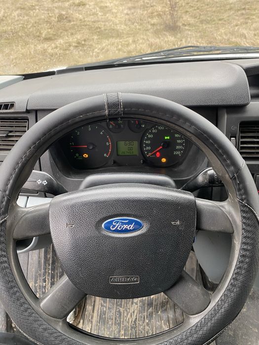 Vând Ford Tranzit