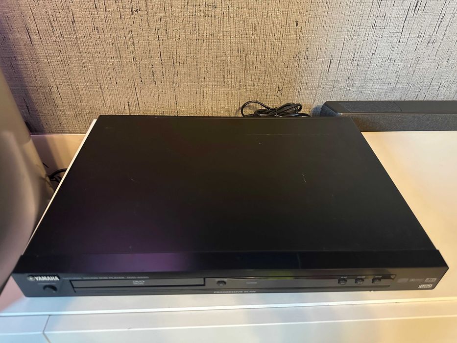 DVD Player Yamaha Natural Sound DVD-S550 + telecomanda - defect - citeste doar anumite CD/DVD
