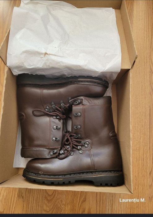 Bocanci din piele