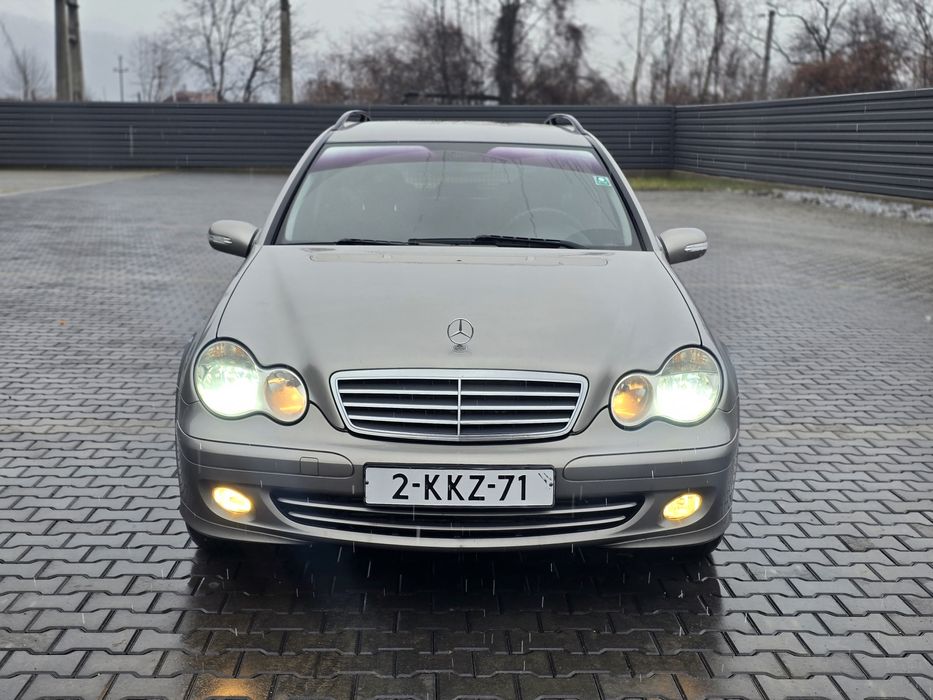 Vând Mercedes-Benz C class