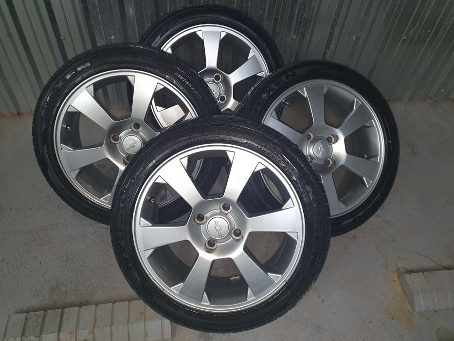 Продам Комплект Диски с резиной для Автомобиля Жентра или Лассети .