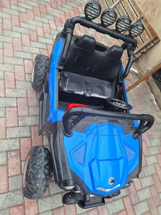 Продам машину детскую.