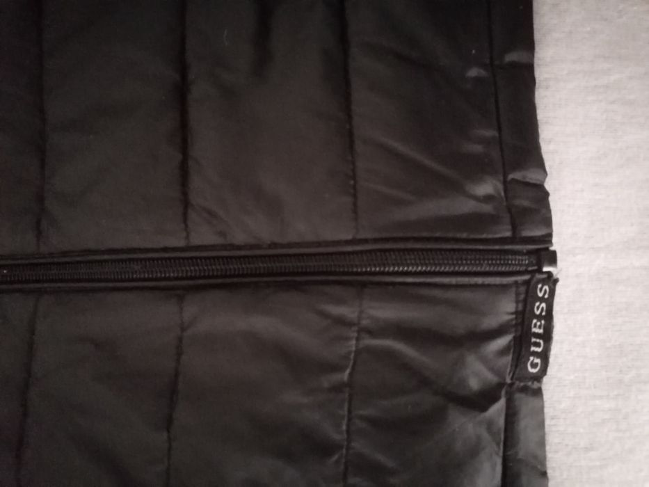 Продавам яке "GUESS" унисекс