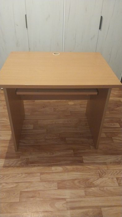 Продам компьютерный стол
