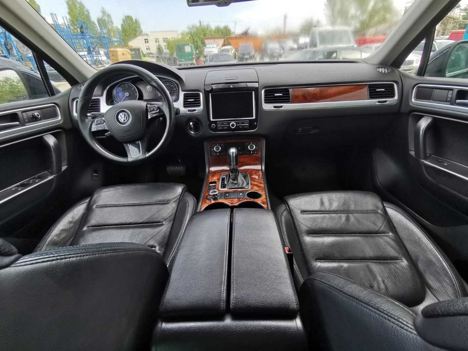 Dezmembrez volkswagen Touareg 7P 3.0 CASA/toareg 7P/bara fata/capota
