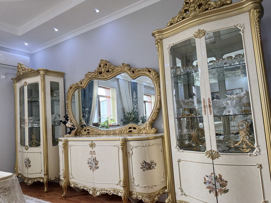 Зеркало шкаф для зала