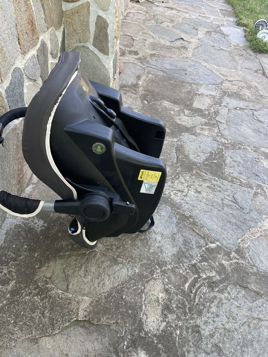 Бебешко столче за кола.