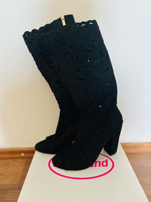 Vând sandale superbe