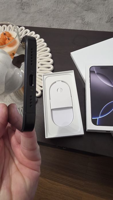 iPhone 16 Pro Max заключен