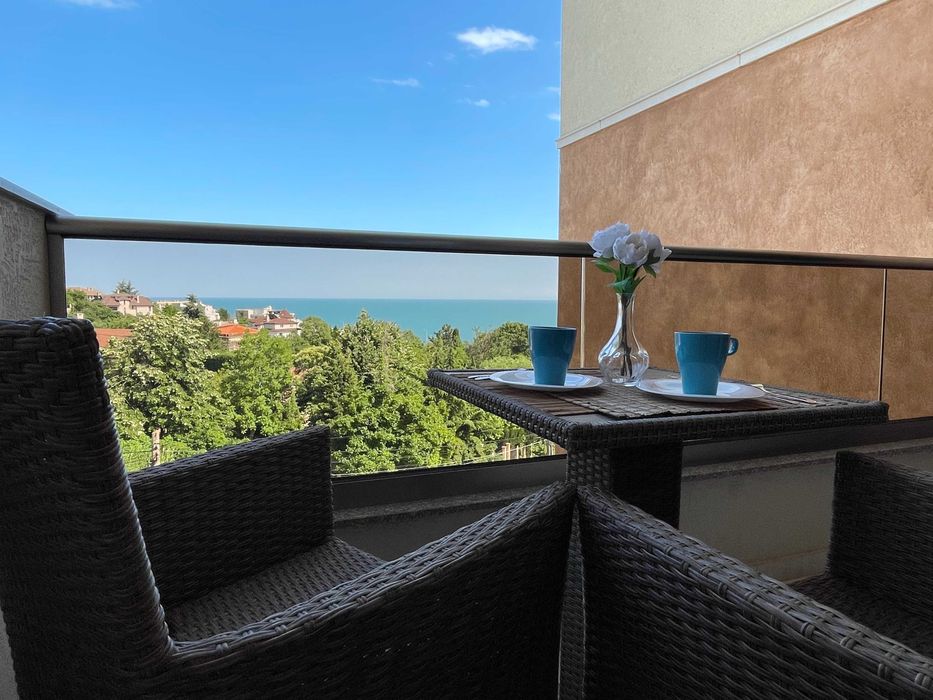 Дава се под наем Двустаен апартамент в Варна, Бриз - 52 кв.м за 714 € - Снимка #1