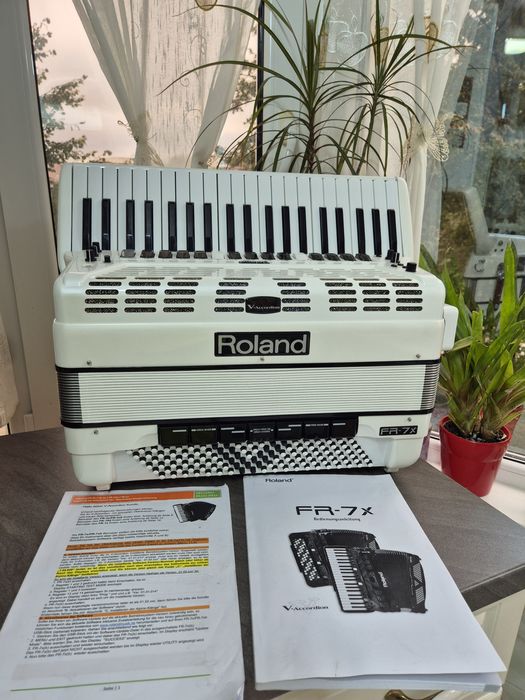 Acordeon Profesionale Roland FR7x în stare ideala