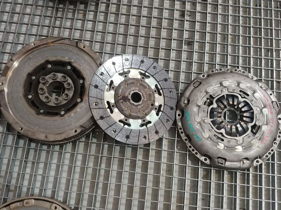 kit ambreiaj volanta masa dubla  1.6 d n47c16a toyota verso r2 31250-05210