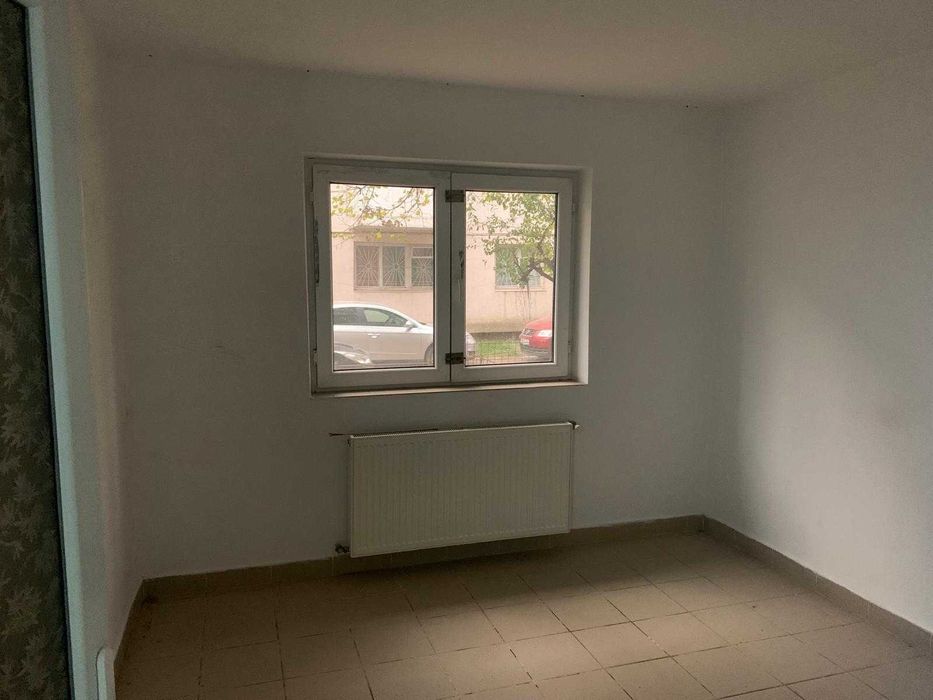 Apartanent/spatiu comercial 3 camere 60 mp Stadion