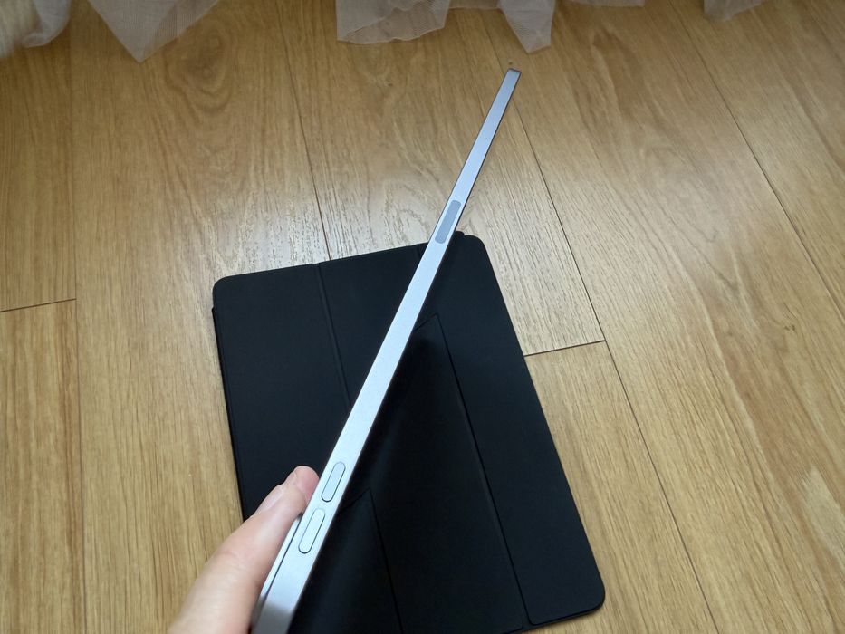 Apple iPad Pro 12,9" 6th Gen, 256GB, Wi-Fi + оригинален калъф.