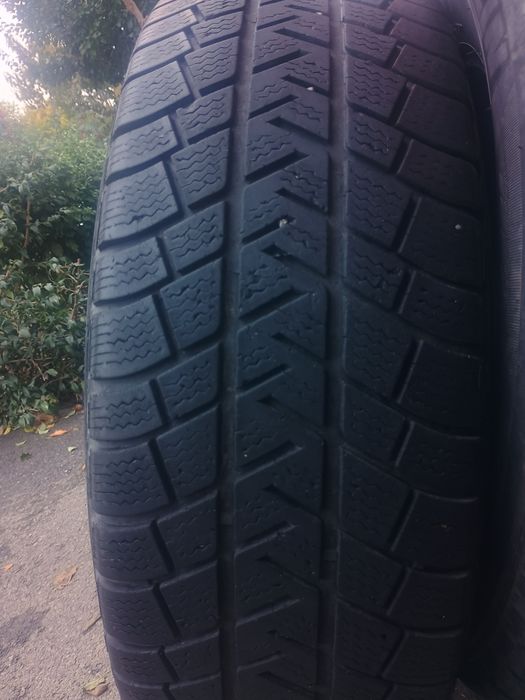 Vând 2 cauciucuri Michelin 245 70 16