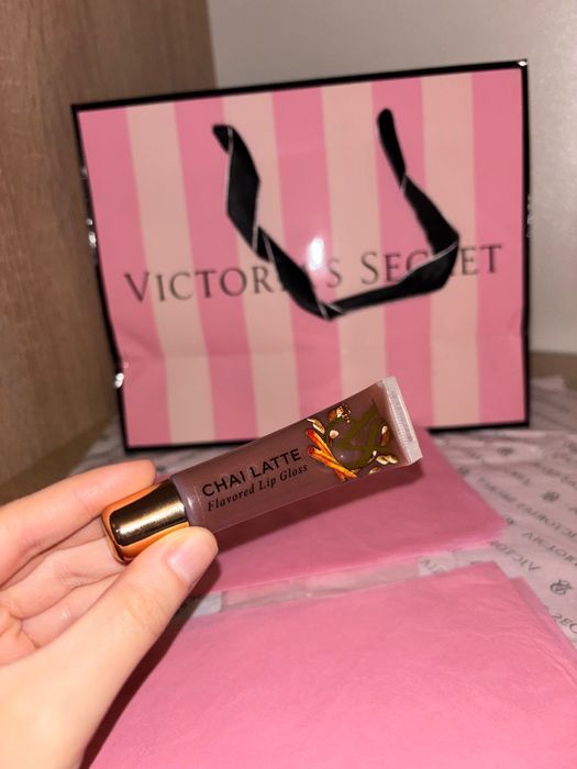 Luciu de buze Victoria’s Secret CHAI LATTE