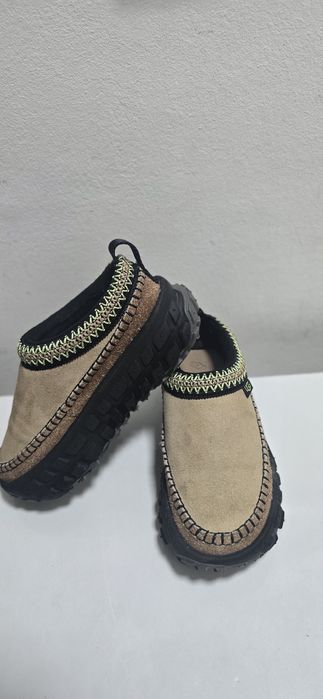 Ugg   originale marimea 36 din piele  intoarsa venture