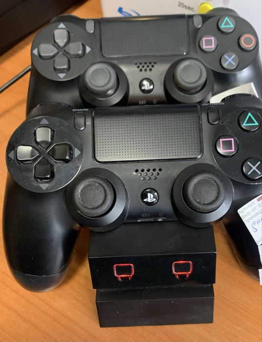 Зарядна станция за джойстици за Playstation 4, PS4, Плейстейшън 4