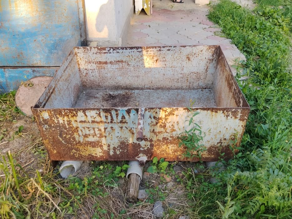 продам бак(емкость и топчан.