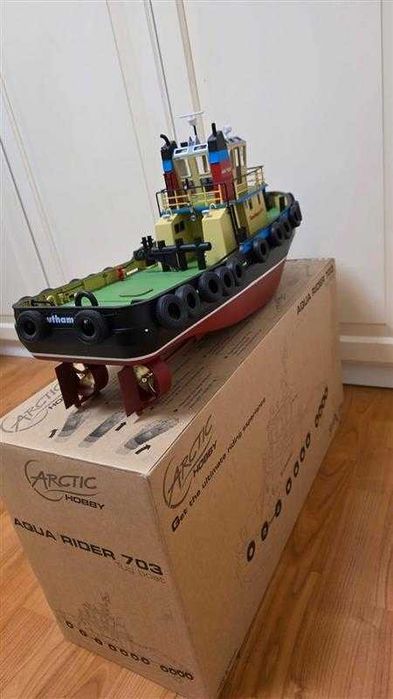 Barca cu telecomanda ARCTIC Hobby - Southampton Aqua Rider 703