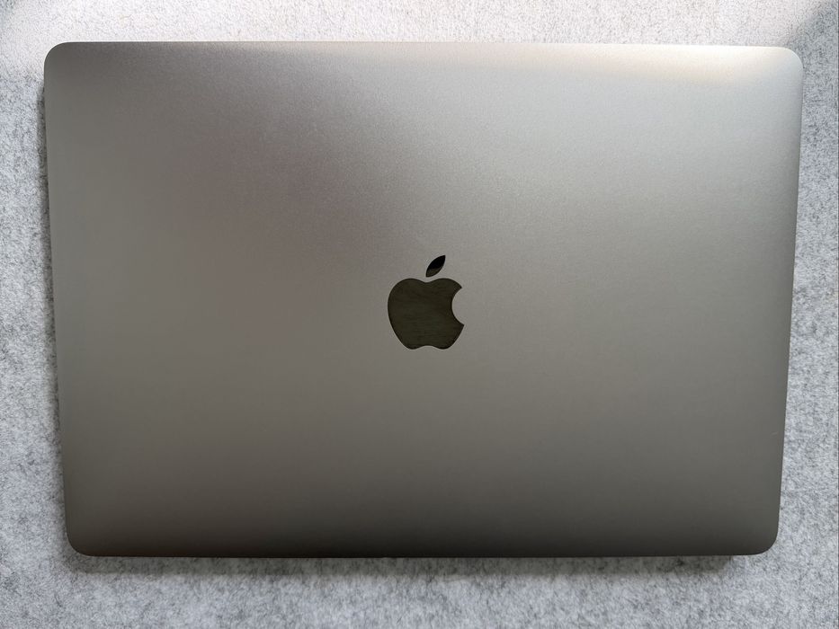 Macbook Air 2020 M1/8/256 space gray