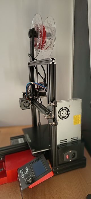 Vând imprimanta 3D Ender 3 pro