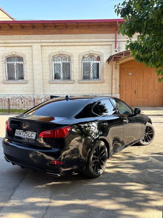 polniy privod lexus is 250 sotiladi