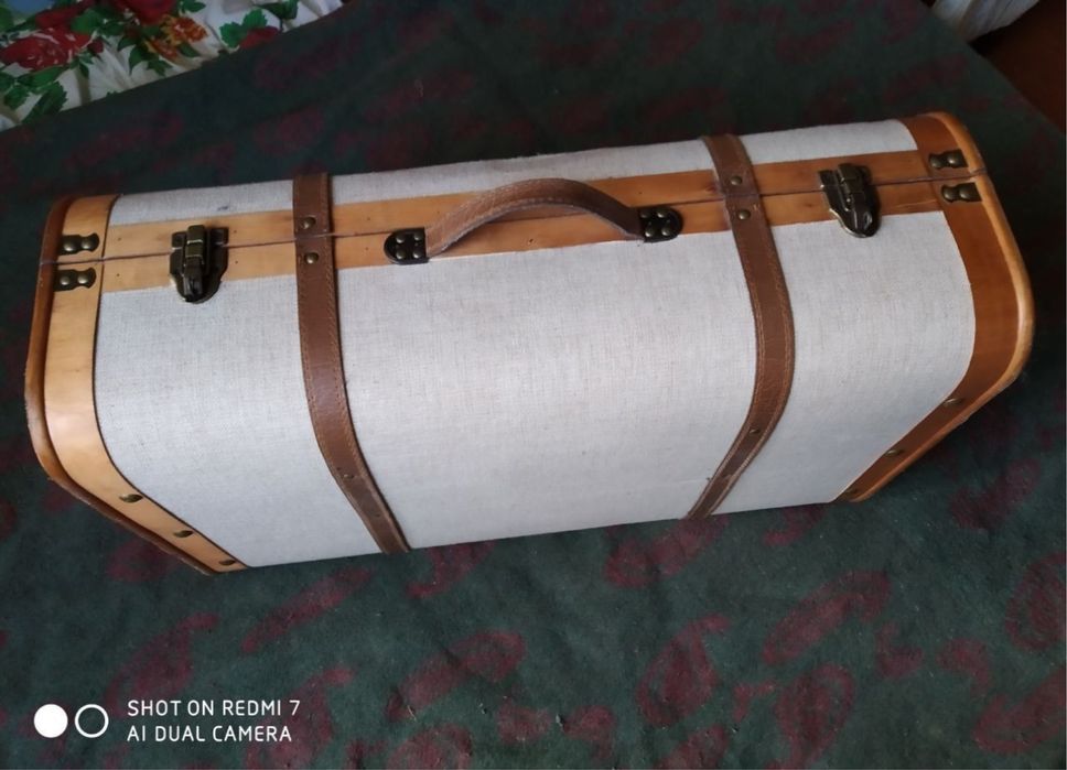 Продаю винтажный чемодан