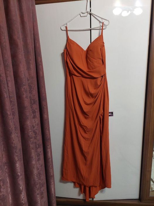 Елегантна дълга рокля за официални поводи