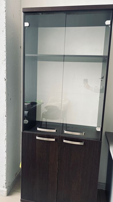 Продам стол стулья шкаф диван офисный