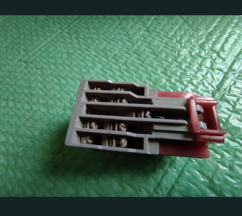 Contactor, intreruptor cu releu pentru curenti mari.
