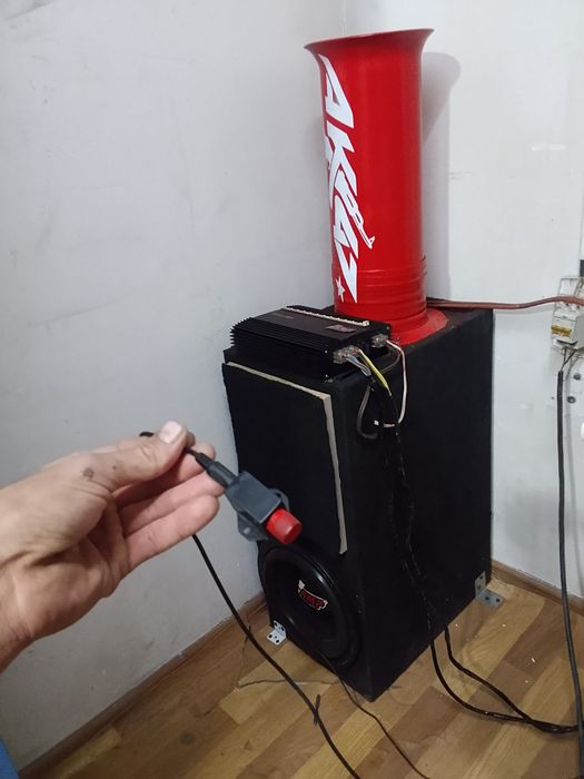 Продам Сабвуфер AMP MASS10 D2