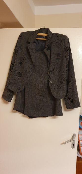 Costum gri cu fusta